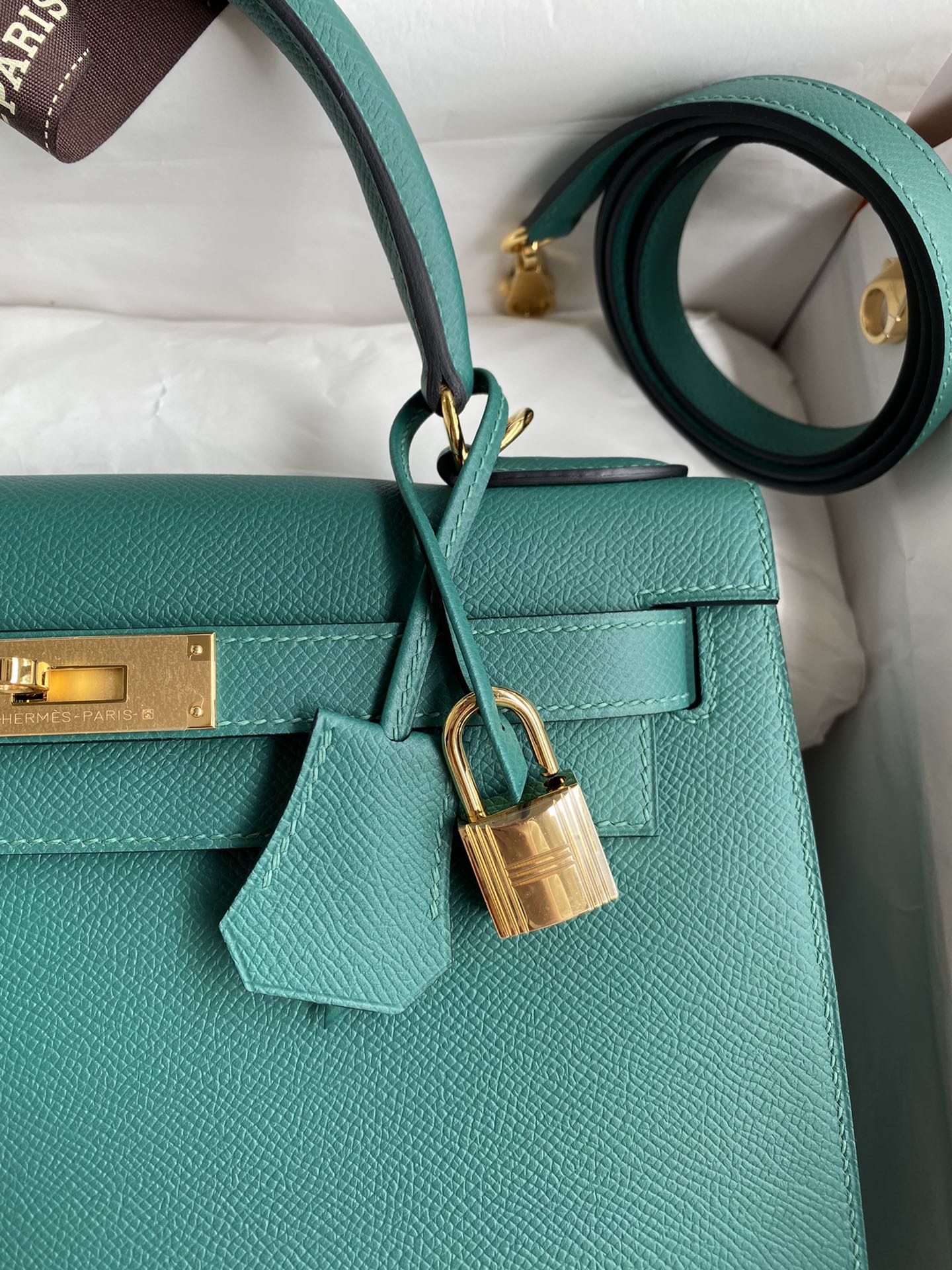 Hermes Kelly 28cm Handbag Shoulder Bag in Malachite Green Epsom Leather